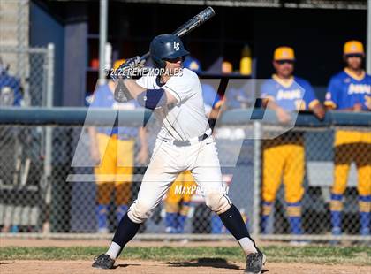 Thumbnail 3 in Bishop Amat vs La Salle photogallery.