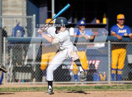 Thumbnail 2 in Bishop Amat vs La Salle photogallery.
