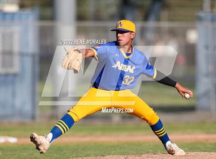 Thumbnail 3 in Bishop Amat vs La Salle photogallery.