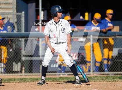 Thumbnail 3 in Bishop Amat vs La Salle photogallery.