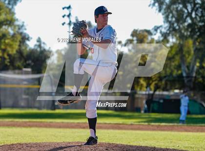 Thumbnail 2 in Bishop Amat vs La Salle photogallery.