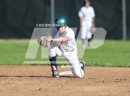 Thumbnail 2 in Bishop Amat vs La Salle photogallery.
