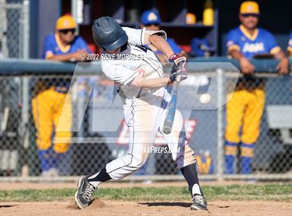 Thumbnail 1 in Bishop Amat vs La Salle photogallery.