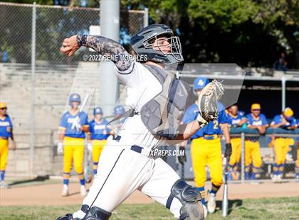 Thumbnail 3 in Bishop Amat vs La Salle photogallery.