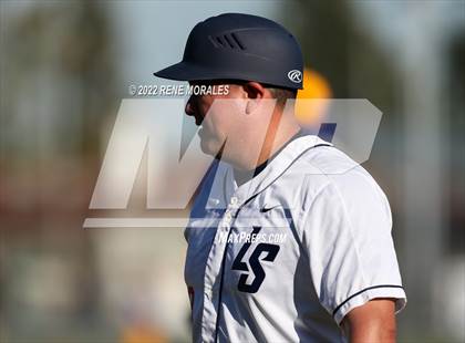 Thumbnail 2 in Bishop Amat vs La Salle photogallery.
