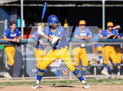 Thumbnail 2 in Bishop Amat vs La Salle photogallery.