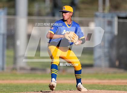 Thumbnail 2 in Bishop Amat vs La Salle photogallery.
