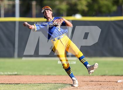 Thumbnail 1 in Bishop Amat vs La Salle photogallery.