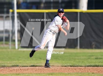 Thumbnail 2 in Bishop Amat vs La Salle photogallery.