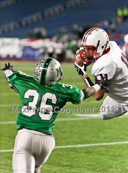 Thumbnail 2 in Mansfield vs. Reading Memorial (MIAA Division II East Final) photogallery.