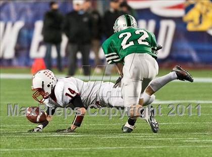 Thumbnail 2 in Mansfield vs. Reading Memorial (MIAA Division II East Final) photogallery.