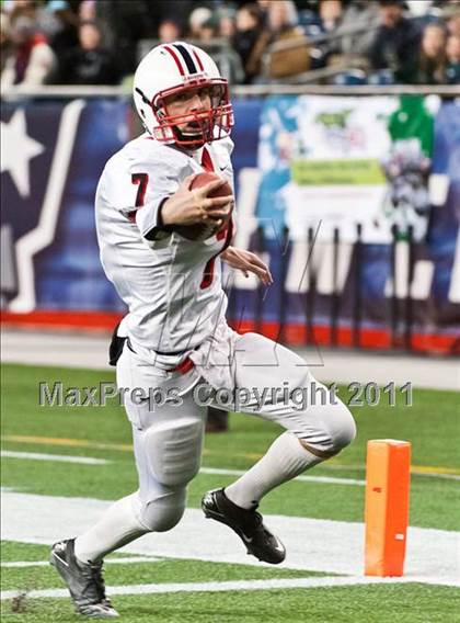 Thumbnail 2 in Mansfield vs. Reading Memorial (MIAA Division II East Final) photogallery.