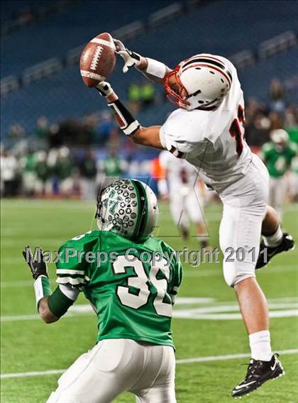 Thumbnail 3 in Mansfield vs. Reading Memorial (MIAA Division II East Final) photogallery.