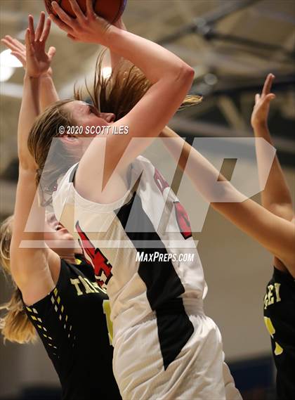 Thumbnail 3 in Tri-Valley vs Circleville (OHSAA D2 Regional Final) photogallery.