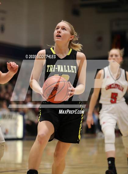 Thumbnail 3 in Tri-Valley vs Circleville (OHSAA D2 Regional Final) photogallery.