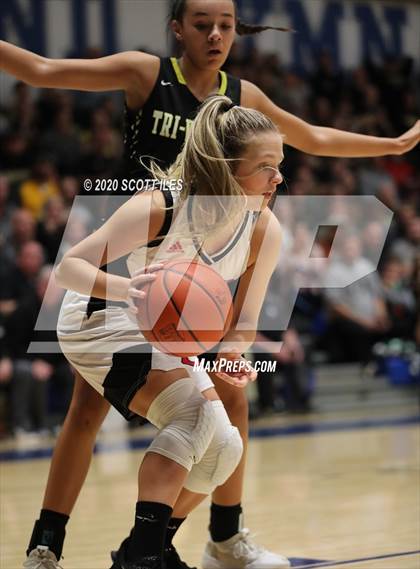 Thumbnail 3 in Tri-Valley vs Circleville (OHSAA D2 Regional Final) photogallery.