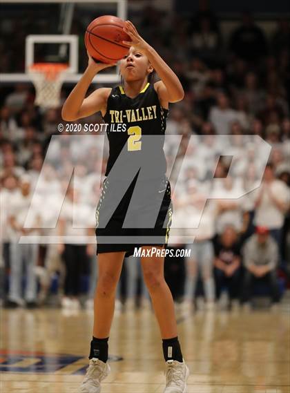 Thumbnail 3 in Tri-Valley vs Circleville (OHSAA D2 Regional Final) photogallery.