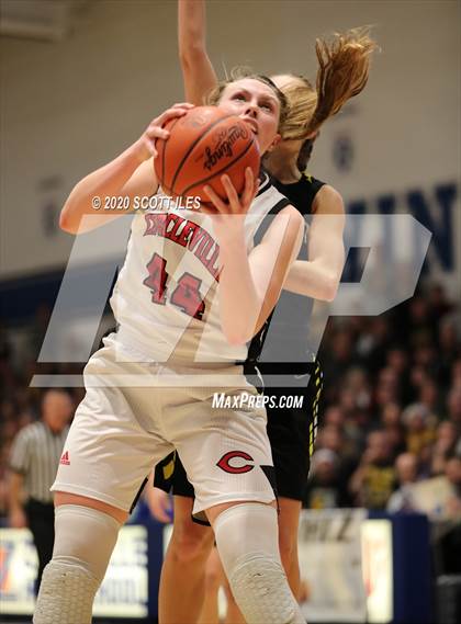 Thumbnail 2 in Tri-Valley vs Circleville (OHSAA D2 Regional Final) photogallery.