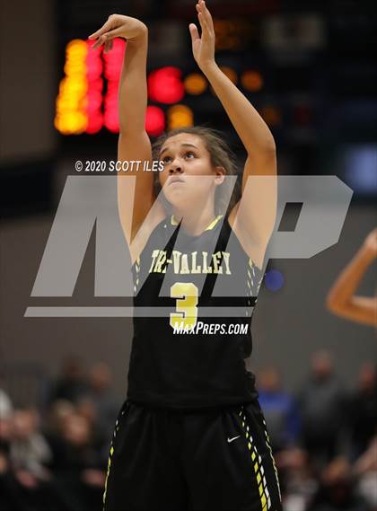 Thumbnail 1 in Tri-Valley vs Circleville (OHSAA D2 Regional Final) photogallery.