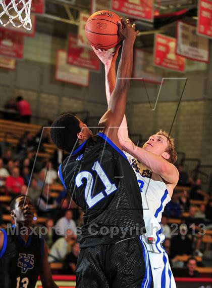 Thumbnail 3 in Saddleback Valley Christian vs. Santa Margarita (Nike Extravaganza) photogallery.