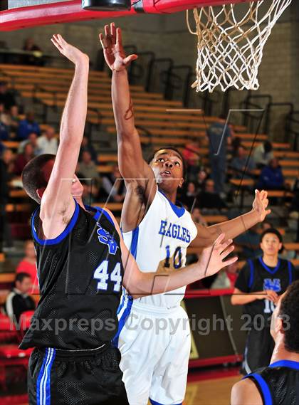 Thumbnail 2 in Saddleback Valley Christian vs. Santa Margarita (Nike Extravaganza) photogallery.