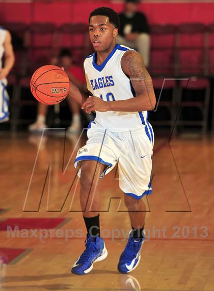 Thumbnail 1 in Saddleback Valley Christian vs. Santa Margarita (Nike Extravaganza) photogallery.