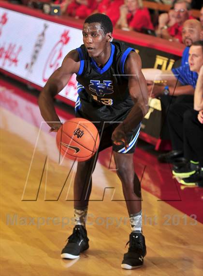 Thumbnail 2 in Saddleback Valley Christian vs. Santa Margarita (Nike Extravaganza) photogallery.