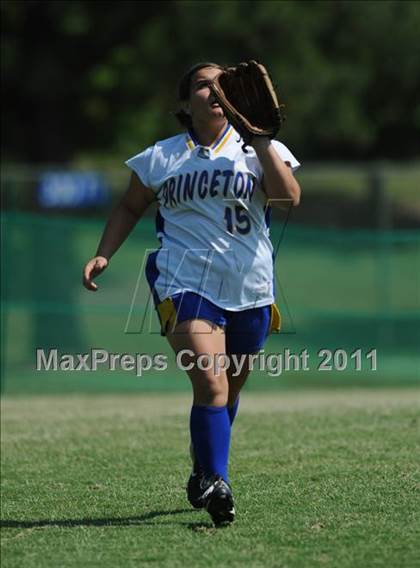 Thumbnail 2 in East Surry vs Princeton (NCHSAA 1A Semifinal) photogallery.
