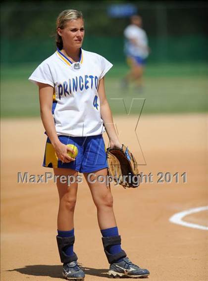 Thumbnail 3 in East Surry vs Princeton (NCHSAA 1A Semifinal) photogallery.