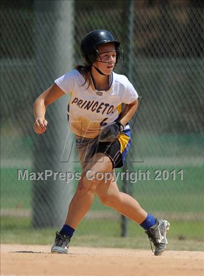 Thumbnail 3 in East Surry vs Princeton (NCHSAA 1A Semifinal) photogallery.