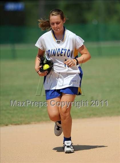 Thumbnail 3 in East Surry vs Princeton (NCHSAA 1A Semifinal) photogallery.