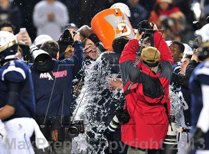 Thumbnail 3 in De La Salle vs. St. John Bosco (CIF State Open Divsion Final) photogallery.