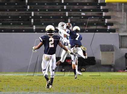 Thumbnail 2 in De La Salle vs. St. John Bosco (CIF State Open Divsion Final) photogallery.