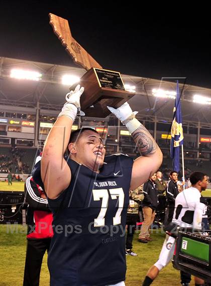 Thumbnail 3 in De La Salle vs. St. John Bosco (CIF State Open Divsion Final) photogallery.