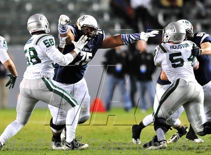 Thumbnail 2 in De La Salle vs. St. John Bosco (CIF State Open Divsion Final) photogallery.