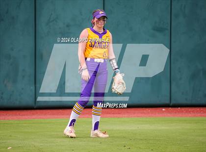 Thumbnail 3 in Calallen vs. Sanger (UIL Softball 4A Semifinal) photogallery.