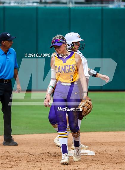 Thumbnail 2 in Calallen vs. Sanger (UIL Softball 4A Semifinal) photogallery.