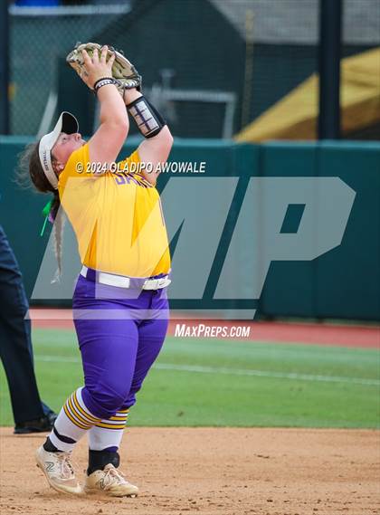 Thumbnail 3 in Calallen vs. Sanger (UIL Softball 4A Semifinal) photogallery.