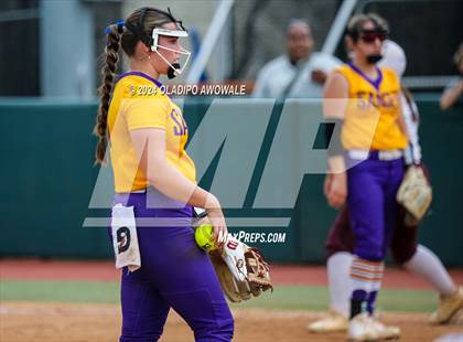 Thumbnail 1 in Calallen vs. Sanger (UIL Softball 4A Semifinal) photogallery.