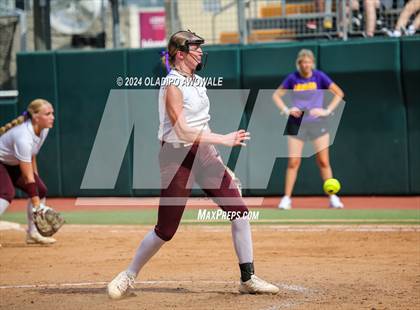 Thumbnail 3 in Calallen vs. Sanger (UIL Softball 4A Semifinal) photogallery.
