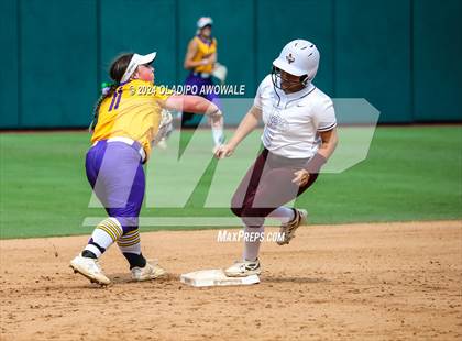 Thumbnail 2 in Calallen vs. Sanger (UIL Softball 4A Semifinal) photogallery.