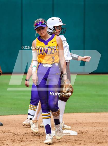Thumbnail 3 in Calallen vs. Sanger (UIL Softball 4A Semifinal) photogallery.