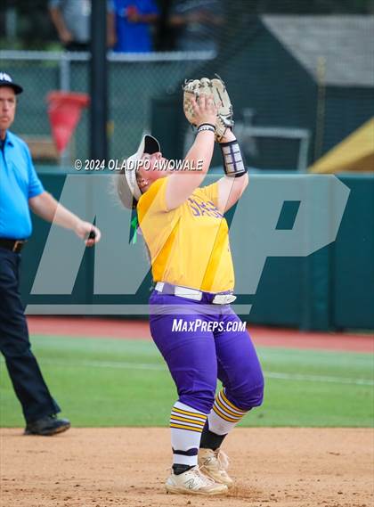 Thumbnail 2 in Calallen vs. Sanger (UIL Softball 4A Semifinal) photogallery.