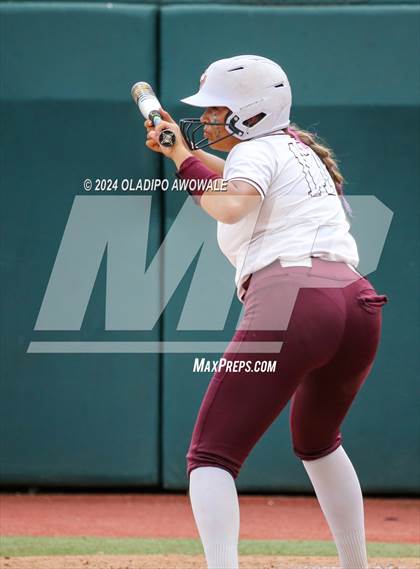 Thumbnail 3 in Calallen vs. Sanger (UIL Softball 4A Semifinal) photogallery.