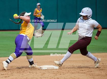 Thumbnail 1 in Calallen vs. Sanger (UIL Softball 4A Semifinal) photogallery.