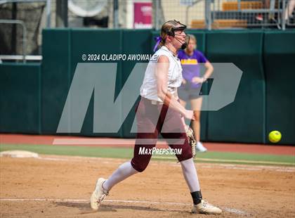 Thumbnail 3 in Calallen vs. Sanger (UIL Softball 4A Semifinal) photogallery.