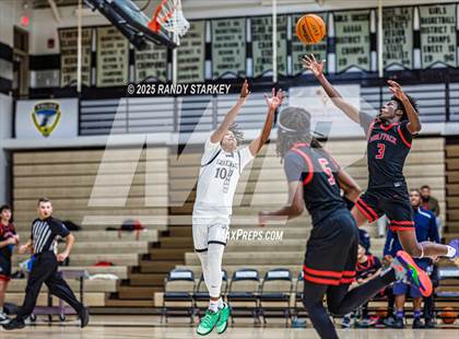 Thumbnail 3 in Mariner vs South Fort Myers (Preseason Classic) photogallery.