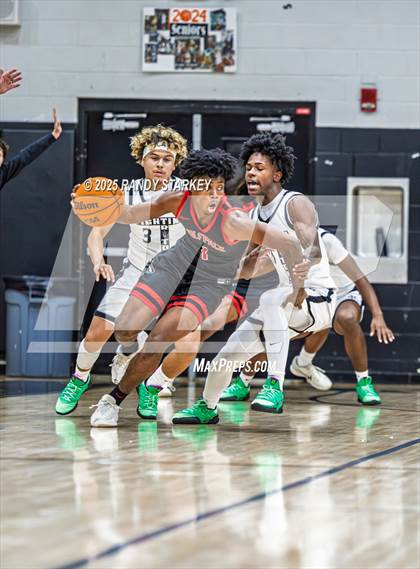 Thumbnail 2 in Mariner vs South Fort Myers (Preseason Classic) photogallery.