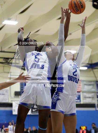 Thumbnail 1 in Queen Creek vs Sunnyside (Inferno Invitational) photogallery.