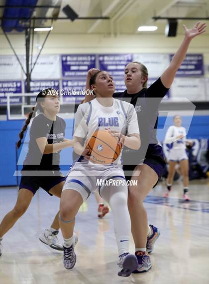 Thumbnail 3 in Queen Creek vs Sunnyside (Inferno Invitational) photogallery.